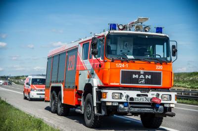 Neuhausen: Mitfahrerin verstorben! Schwerer Verkehrsunfall mit Fahrzeugueberschlag auf der A8 und drei Schwerverletzten 